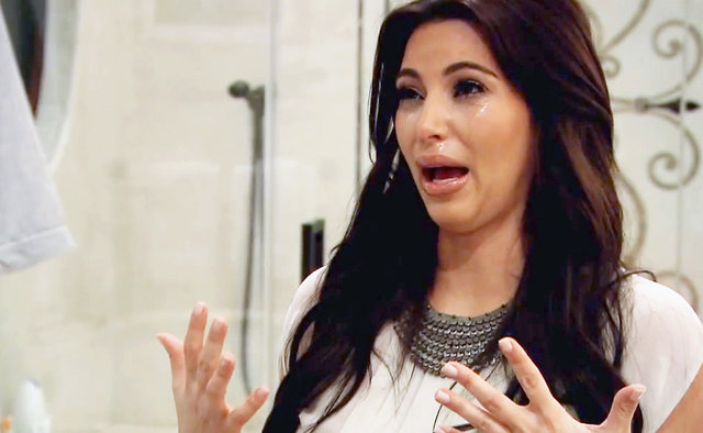 Kim Kardashian held at gunpoint in Paris residence